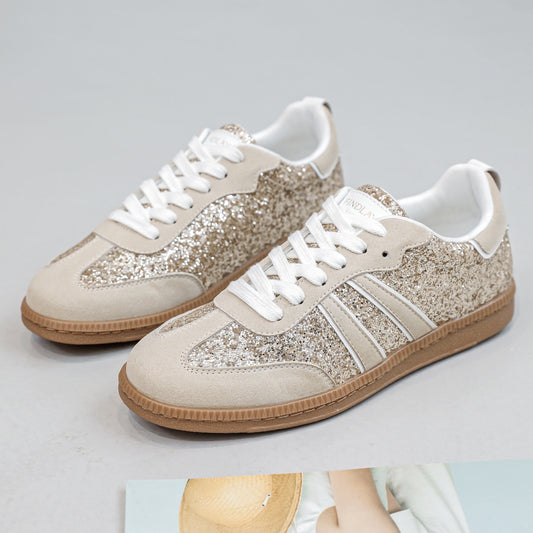 Chaussures femme à paillettes dorées et détails en daim beige