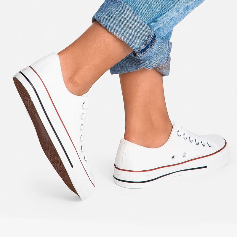 Chaussures en toile blanche avec lacets – Design épuré et profil bas
