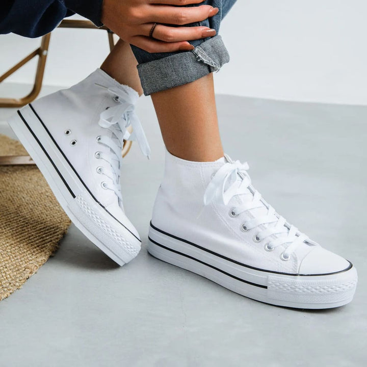 Sneakers montantes blanches en toile avec lacets assortis, semelle épaisse, chaussures mode femmes